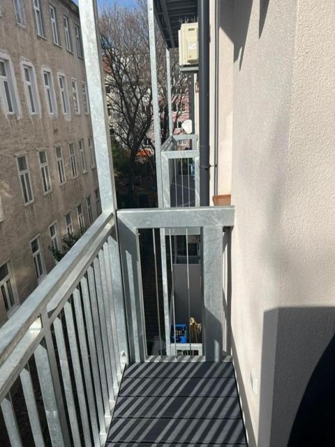 New Central Apartments Westbahnhof Viena Exterior foto